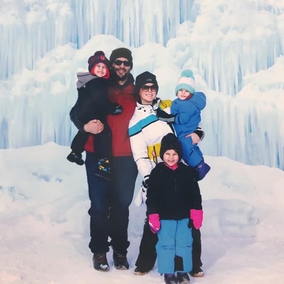 Meet your posher, Jessica 💜 - Picture 2 of 16